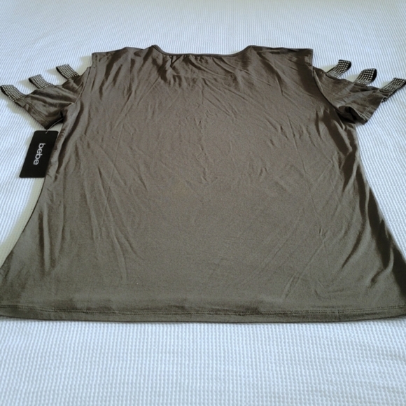 bebe Ivy Green💚 Top w/Cutout✂️ Sleeve Detail-NWT - Picture 9 of 14